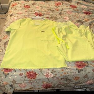 FIGS (Sea Mist) Top Medium, Petite jogger size MP only worn twice!